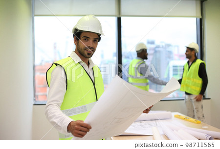 engineering team working on site 98711565