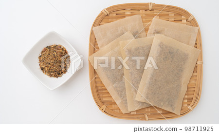 Japanese style dashi soup pack and contents 98711925