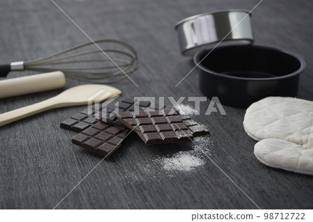 製作巧克力甜點 製作巧克力甜點 98712722