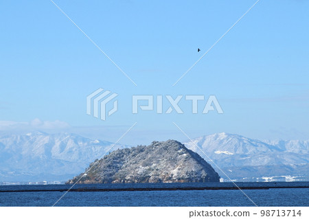 Snowy Chikubushima and Mt. Hiei 98713714