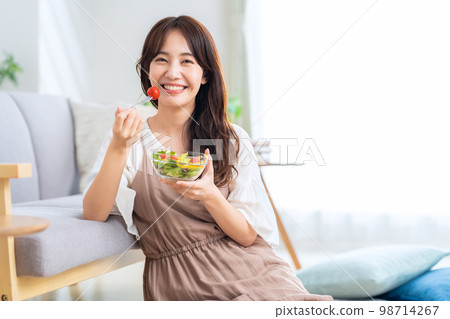 Meal Salad Diet Lifestyle Living Women 98714267