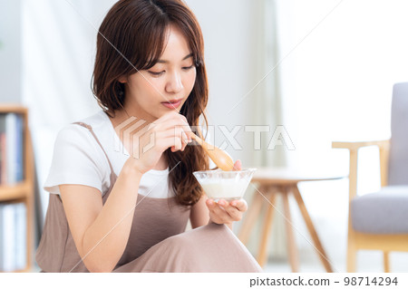 膳食 酸奶 生活方式 生活 女性 98714294