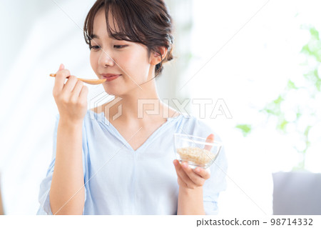 Meals oatmeal lifestyle living women 98714332
