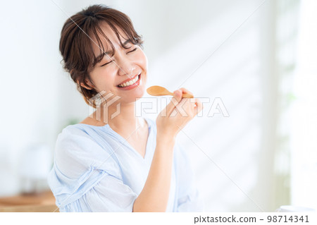 餐飲 生活方式 生活 女性 98714341