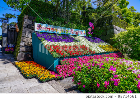 春天開滿鮮花的城鎮建設高松城玉藻公園（香川縣高松市） 98714561