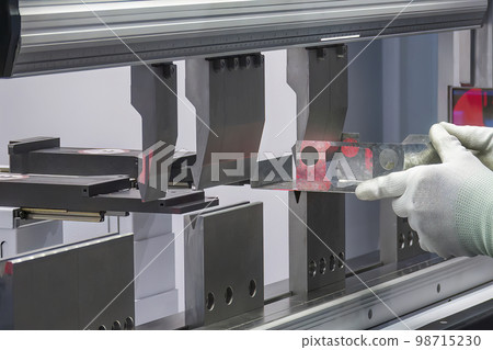 The high technology hydraulic press brake bending machine control by laser system. The high technology hydraulic press brake bending machine control by laser system. 98715230