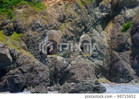 四國/愛媛/貞佐崎/馬兒島/從馬兒島展望台/愛媛縣伊方町在貞佐崎燈塔下看到的第三砲台遺址(1) 98715652