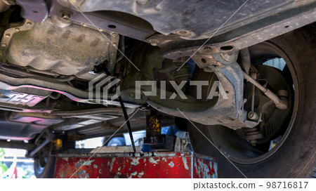 Drain the old oil from the engine through the drain plug. Drain the old oil from the engine through the drain plug. 98716817