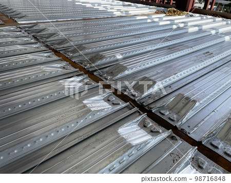 Deck plate edge of composite deck Deck plate edge of composite deck 98716848