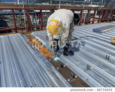 Installation status of stud with head Installation status of stud with head 98716858