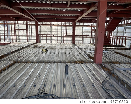 Photo after deck plate laying of composite deck 98716860