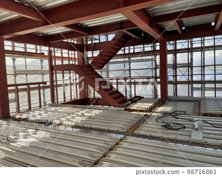 Photo after deck plate laying of composite deck 98716861