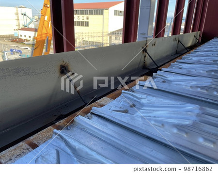 組合橋面板板邊混凝土接頭 98716862