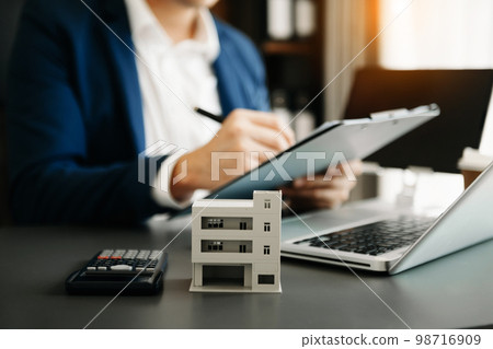 Hands On House Model , Small Toy House Small Mortgage Property insurance and concepts real estate.Salesman Hands On House Model , Small Toy House Small Mortgage Property insurance and concepts real 98716909