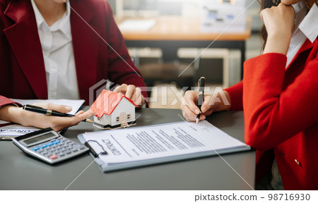 Salesman Hands On House Model , Small Toy House Small Mortgage Property insurance and concepts real estate. Salesman Hands On House Model , Small Toy House Small Mortgage Property insurance and concepts real estate. 98716930