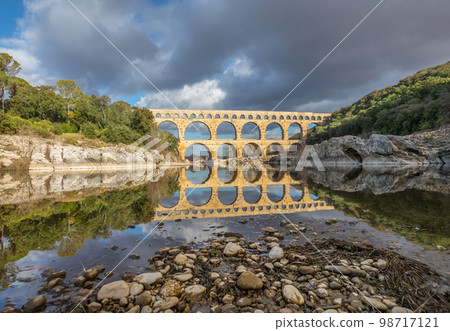 Pont du Gard - ancient roman aqueduct in southern France Pont du Gard - ancient roman aqueduct in southern France 98717121