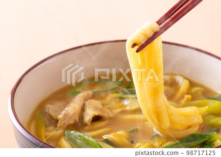 Eat curry udon 98717125