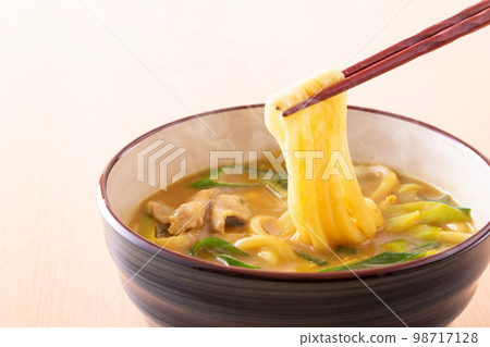 吃咖哩烏冬面 98717128