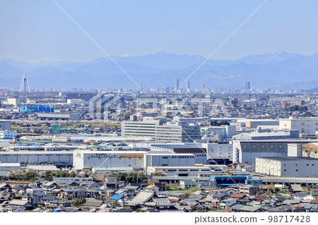 從小牧山城望去的小牧市流通倉庫區（一宮/岐阜方向） 98717428