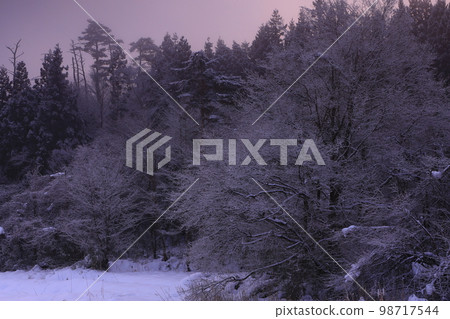 sunrise winter scenery sunrise winter scenery 98717544