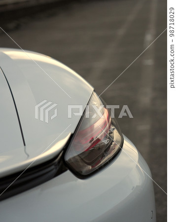 跑車尾燈 98718029