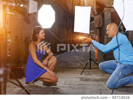 woman posing for professional photographer 98719026