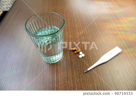 thermometer and medicine 98719333