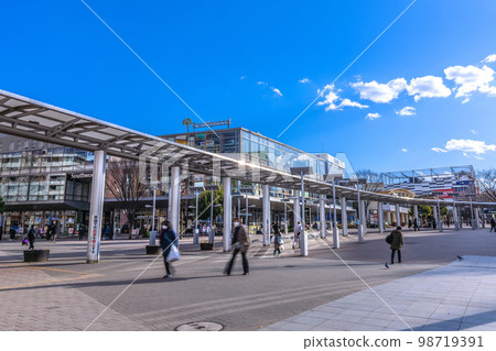 日本橫濱城市景觀，如中央南地鐵站的城市景觀 98719391