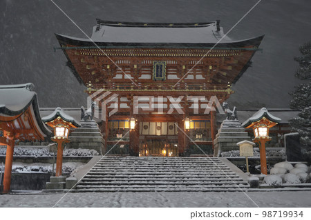 Fushimi Inari Taisha Shrine with snow makeup Fushimi Inari Taisha Shrine with snow makeup 98719934