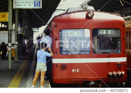 Keikyu old 600 type, express 1300A, Keihin Kawasaki, July 2, 1983, EPD, which began scrapping from the following year 98720071