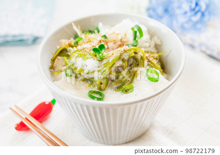 Mekabu tororo蓋飯 98722179