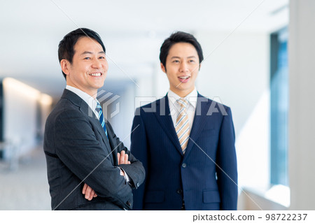 Businessman shooting cooperation "LINK FOREST" 98722237