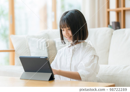 tablet living girl 98722289