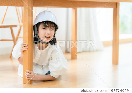 Earthquake girl evacuation Earthquake girl evacuation 98724029
