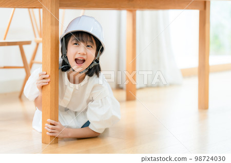 Earthquake girl evacuation Earthquake girl evacuation 98724030