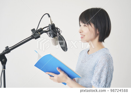 narrator woman narrating narrator woman narrating 98724588