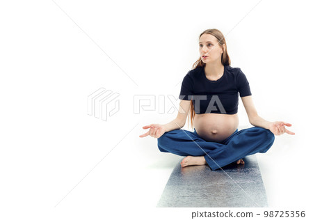 Stage of pregnancy. pregnant woman training yoga 98725356