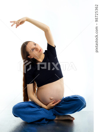 Stage of pregnancy. pregnant woman training yoga 98725362