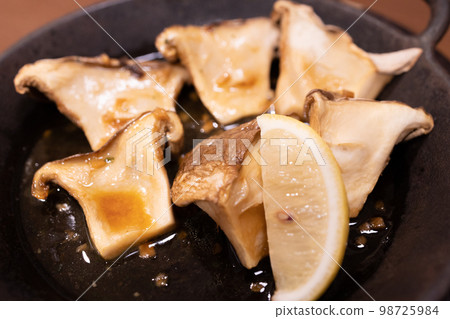 蘑菇燒烤 蘑菇燒烤 98725984