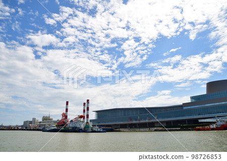 從信濃川上(新潟縣)看向 Toki Messe 從信濃川上(新潟縣)看向 Toki Messe 98726853