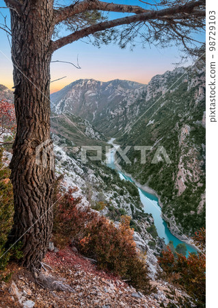 Verdon Gorge (Gorges du Verdon), France Verdon Gorge (Gorges du Verdon), France 98729103
