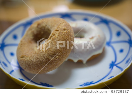 油炸圈餅 98729187