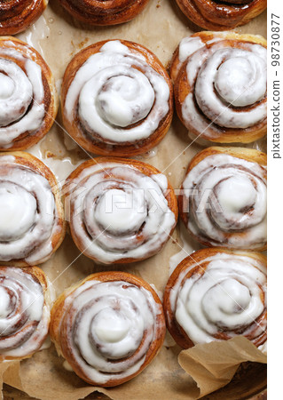 Freshly baked homemade Cinnamon rolls or Cinnamon buns on baking paper 98730877