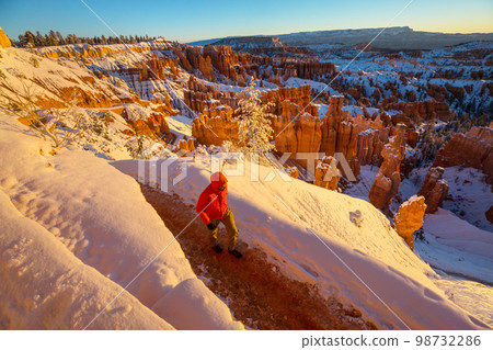 Hike in winter Bryce 98732286