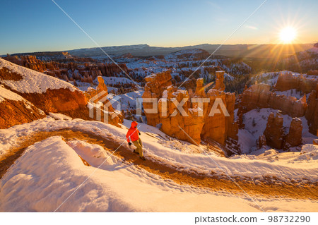 Hike in winter Bryce 98732290