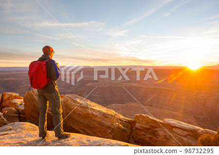 Hike on sunset 98732295