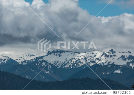 Mountains in Washington 98732305