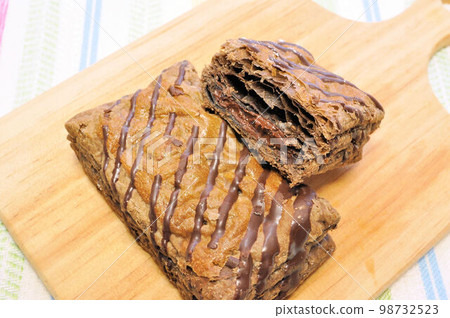 Chocolate pie 98732523