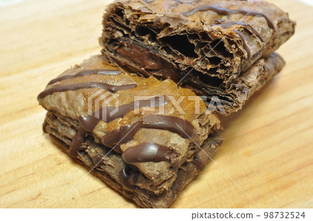 Chocolate pie 98732524