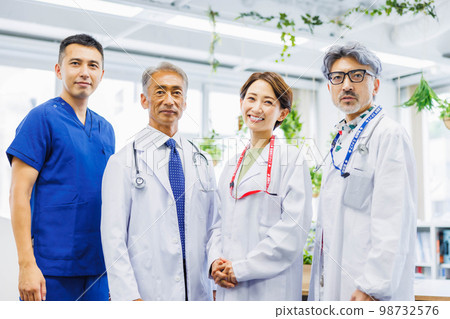 Medical image doctor female doctor 98732576